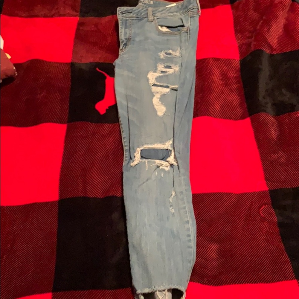 Light blue, go to the ankle jeans.